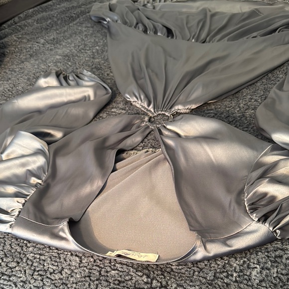 Elegant Gray Satin Like Dress - Picture 3 of 6